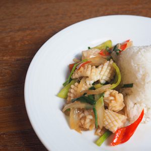 ผัดพริกสดปลาหมึก