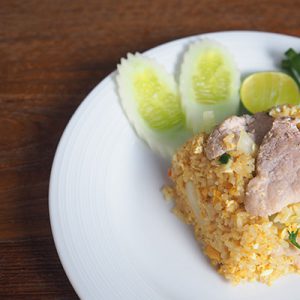 ข้าวผัดผงกะหรี่หมู