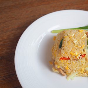 ข้าวผัดผงกะหรี่ไก่