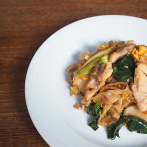 ผัดซีอิ๊วไก่